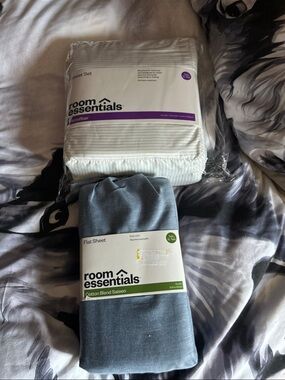 Room Essentials White Striped Twin Sheet Set